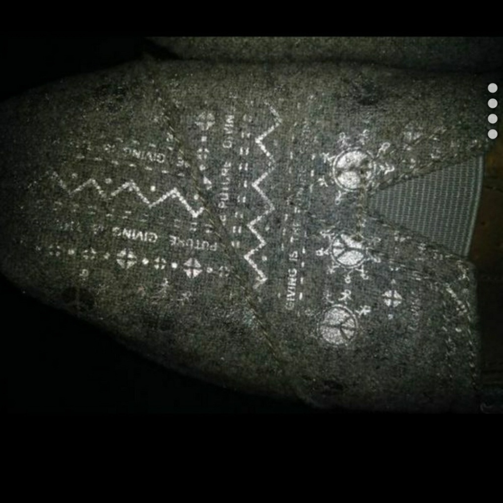 Toms - Picture 3 of 3